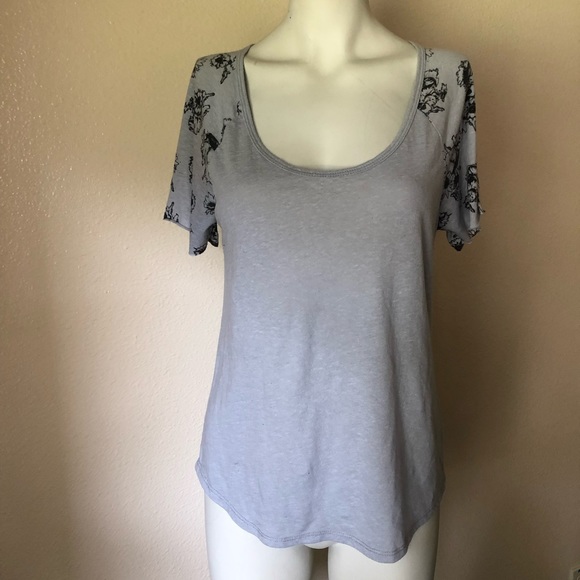 Volcom Tops - Volcom scoop Neck Floral Sleeve flutter sleeve t Volcom Tops - Volcom scoop Neck Floral Sleeve flutter sleeve t